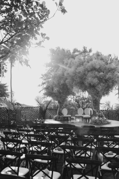 Stage and Aisle / Walkway — Wedding decor — Casa Waters